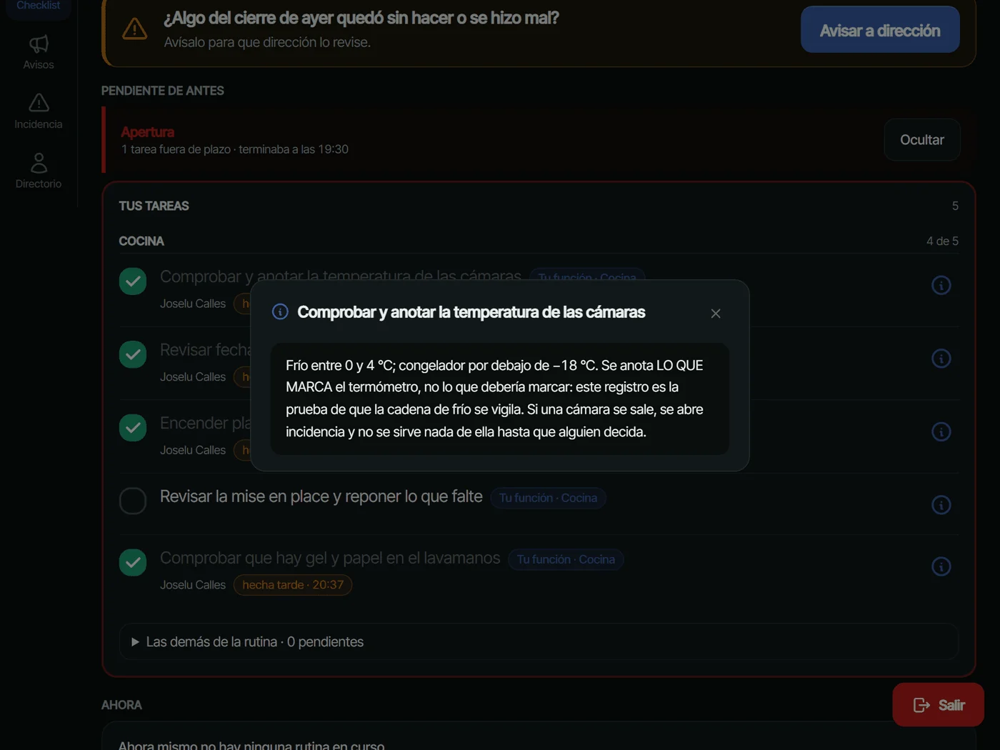 La tablet del local con la explicación de una tarea abierta: cómo se hace y por qué, tal como la lee el empleado al pulsar el icono de información